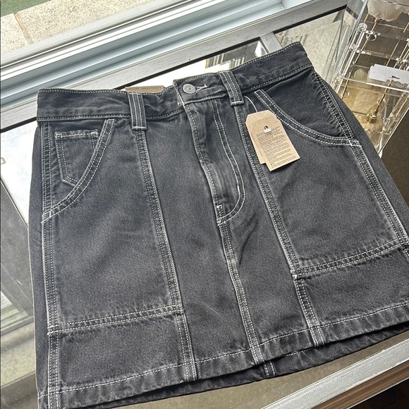 NWT Levi’s Mini High Waist Black jeans skirt Classic Black Denim size 27 - Picture 10 of 10
